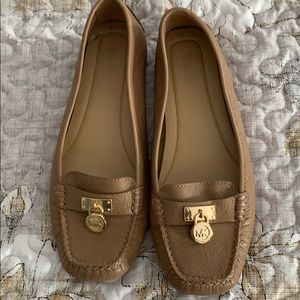 Size 8.5 Michael Kors tan loafers